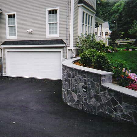 new-construction-retaining-wall-installation