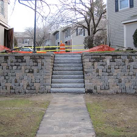 paver-retaining-wall-staircase-finished